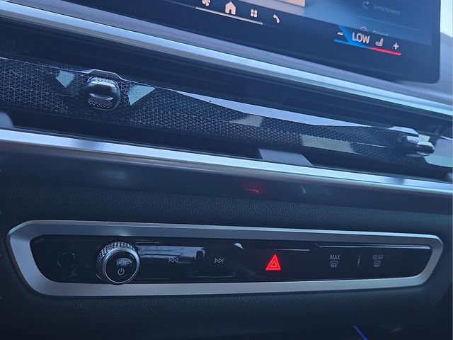 Used 2024 BMW X5 sDrive40i w/ Parking Assistance Package image 25