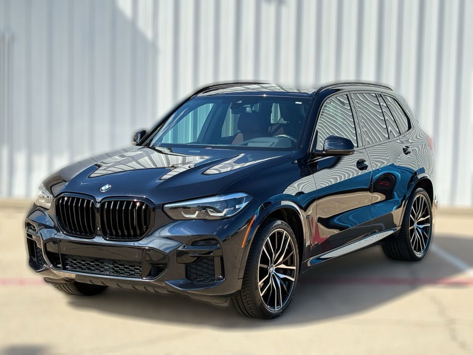 Used 2023 BMW X5 M50i w/ Parking Assistance Package image 3