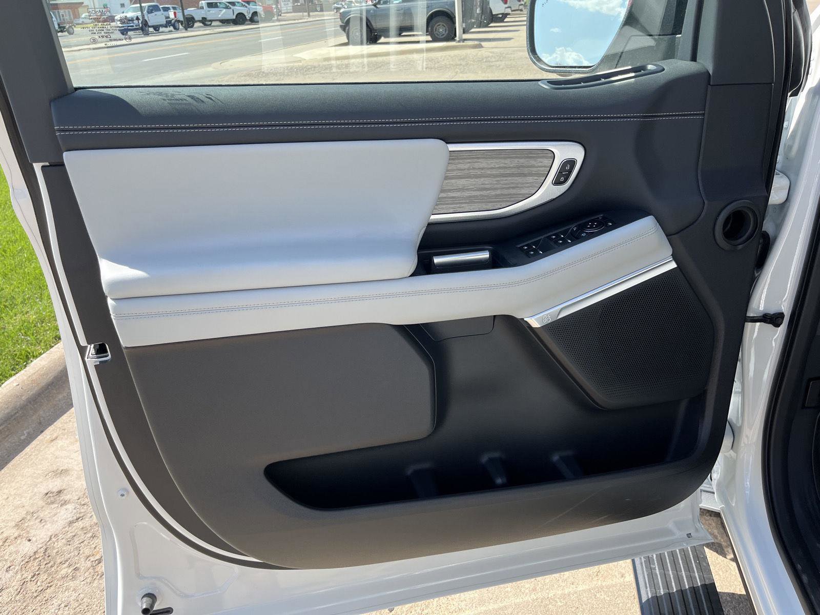 New 2025 Ford Expedition Max Platinum image 18