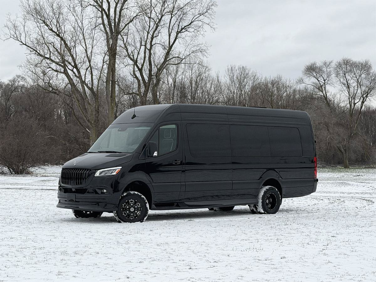 Used 2024 Mercedes-Benz Sprinter 3500 image 34