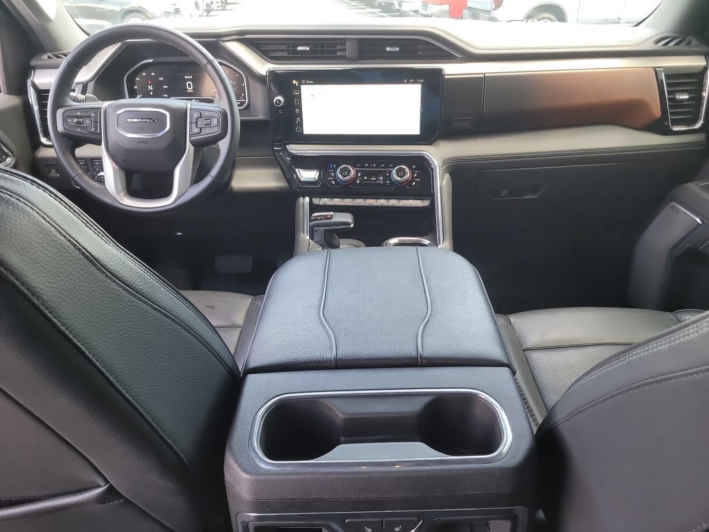 Used 2023 GMC Sierra 1500 Denali w/ Technology Package AWD/4WD image 11