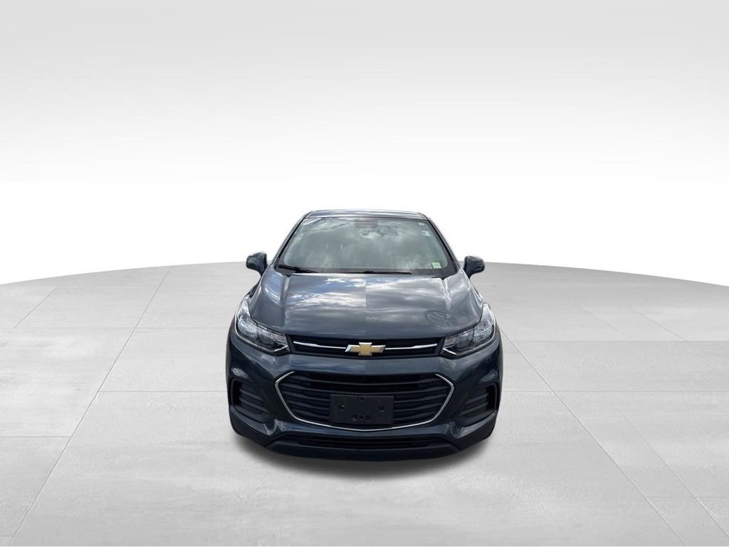 Used 2022 Chevrolet Trax LS w/ Tint and Cruise Package AWD/4WD image 2