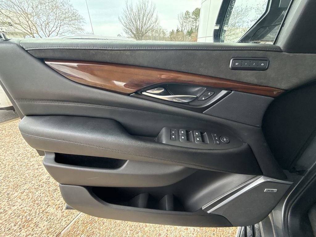 Certified 2020 Cadillac Escalade Luxury w/ Escalade Sport Edition image 22