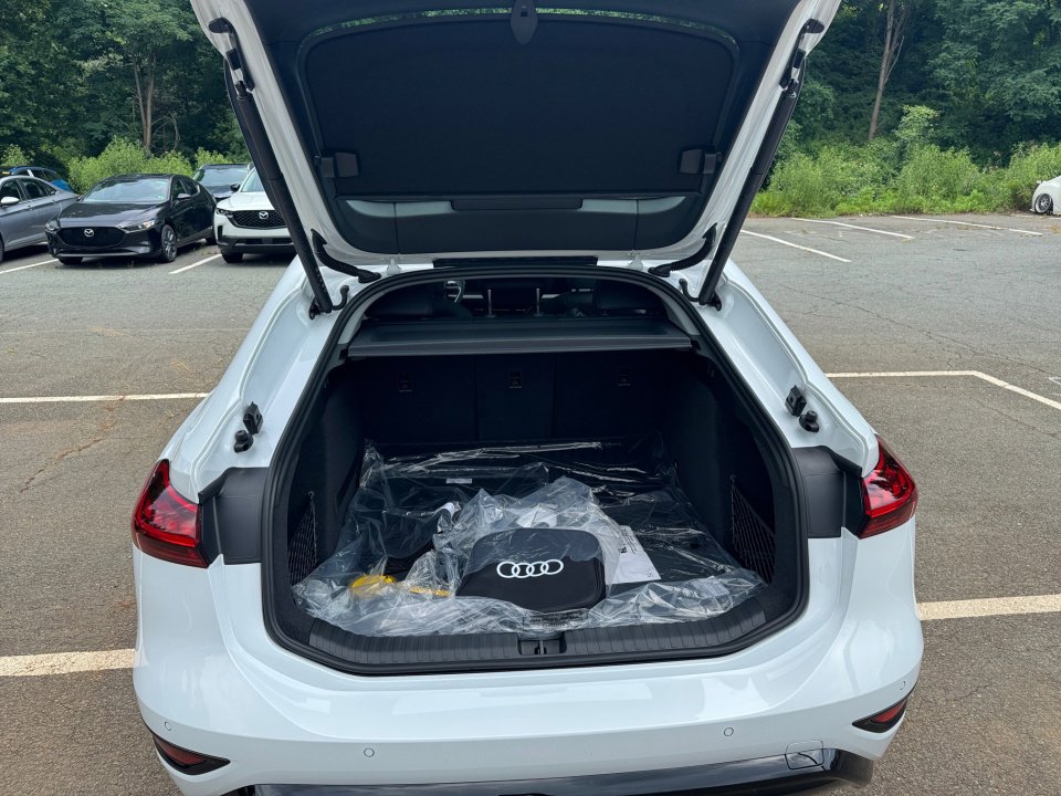 New 2025 Audi A6 e-tron Premium Plus image 15