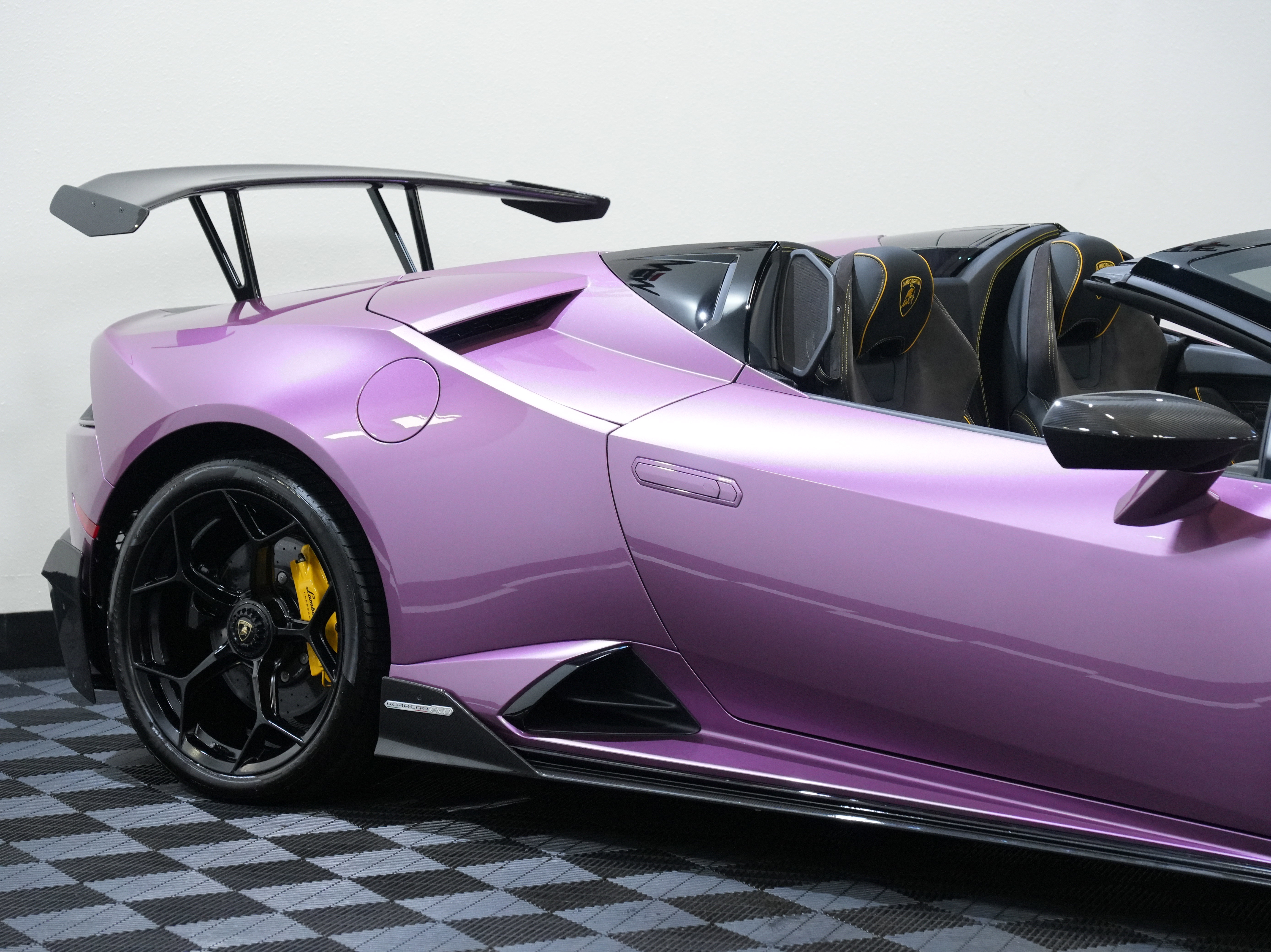 Used 2024 Lamborghini Huracan EVO image 15