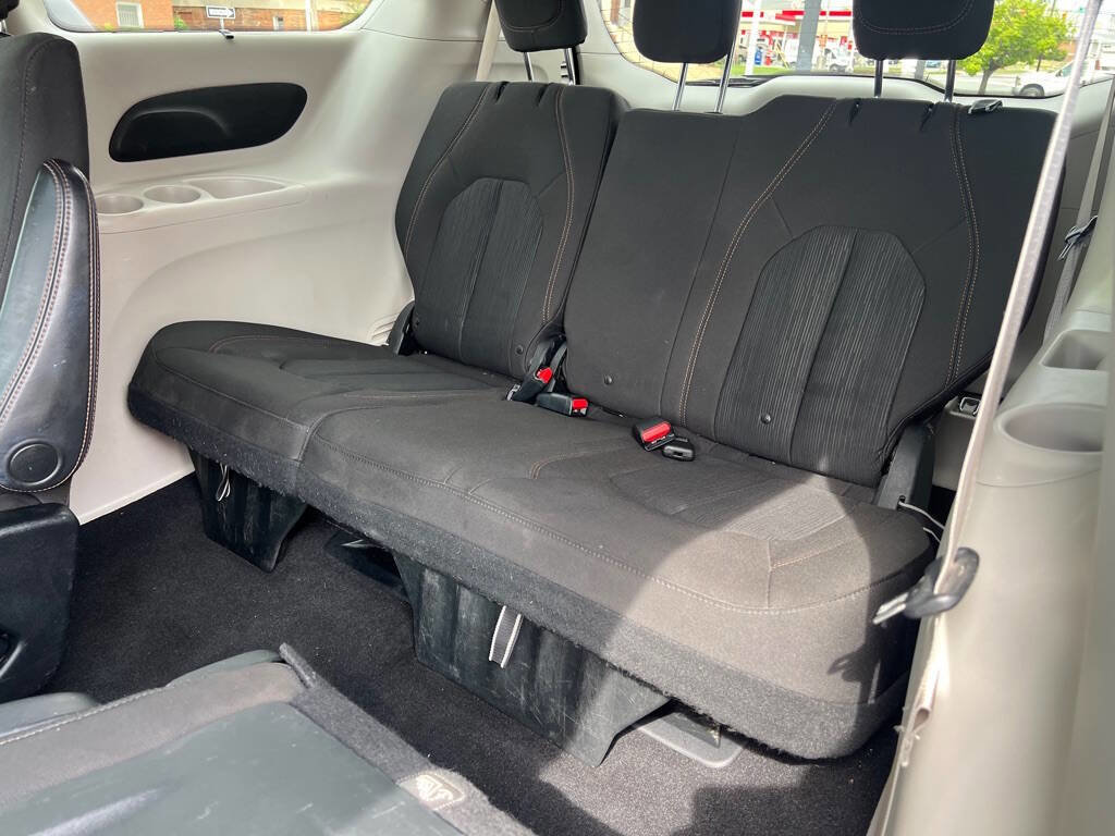 Used 2017 Chrysler Pacifica Touring Plus w/ Tire & Wheel Group image 12