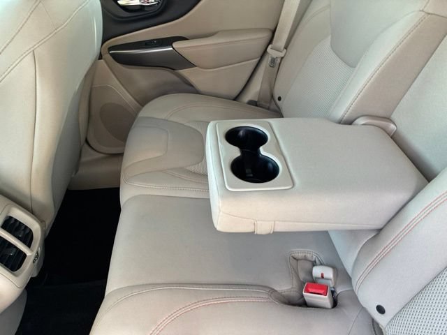 Used 2019 Jeep Cherokee Latitude w/ Popular Appearance Group AWD/4WD image 22