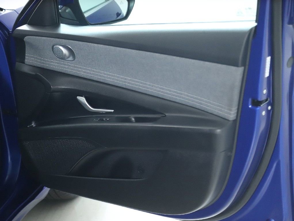 Used 2023 Hyundai Elantra Limited image 32