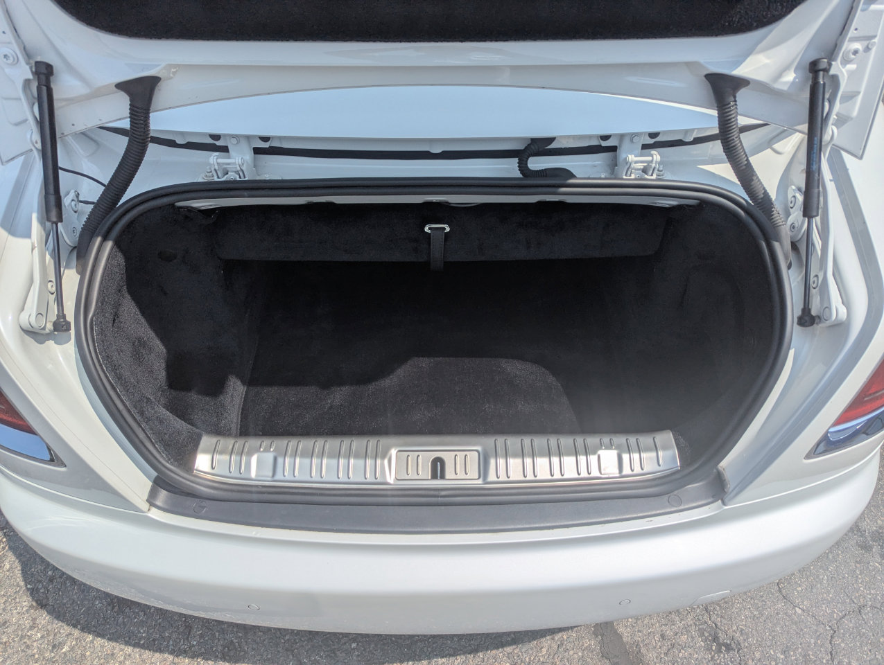 Used 2018 Rolls-Royce Dawn image 52