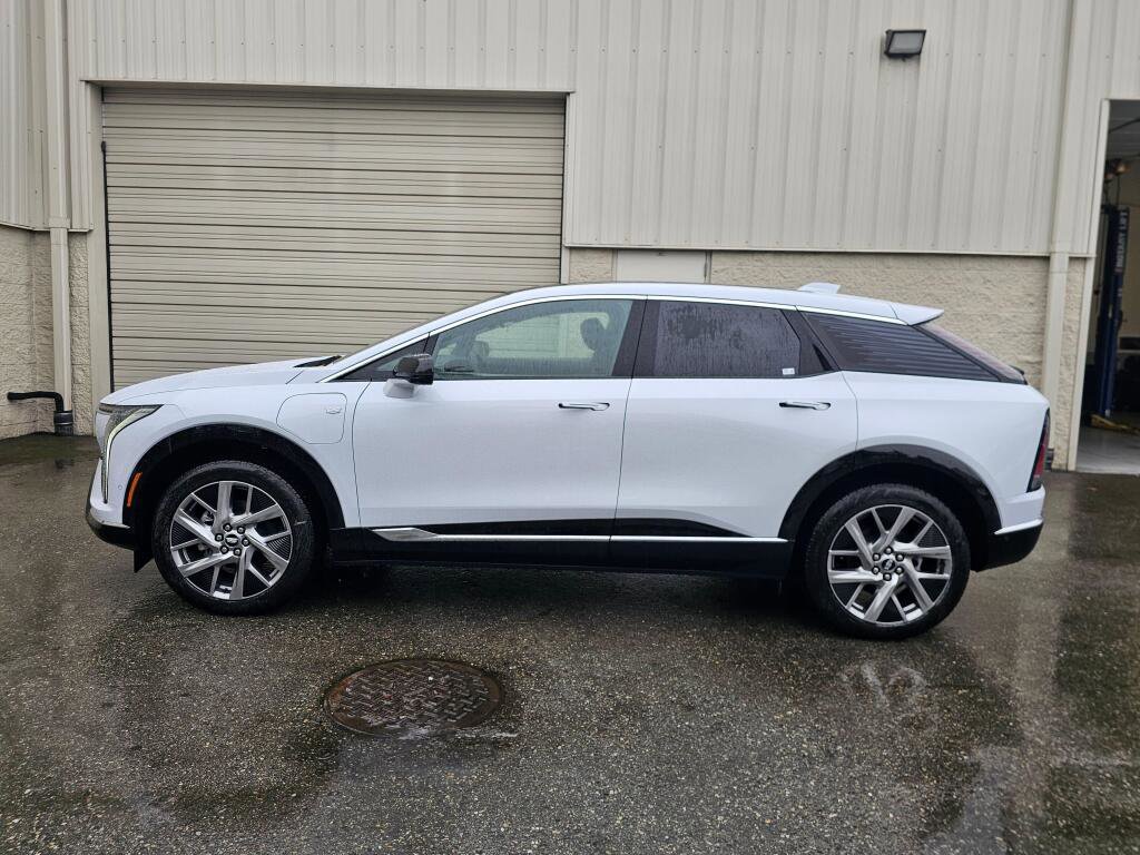 New 2026 Cadillac Optiq Luxury 2 image 3