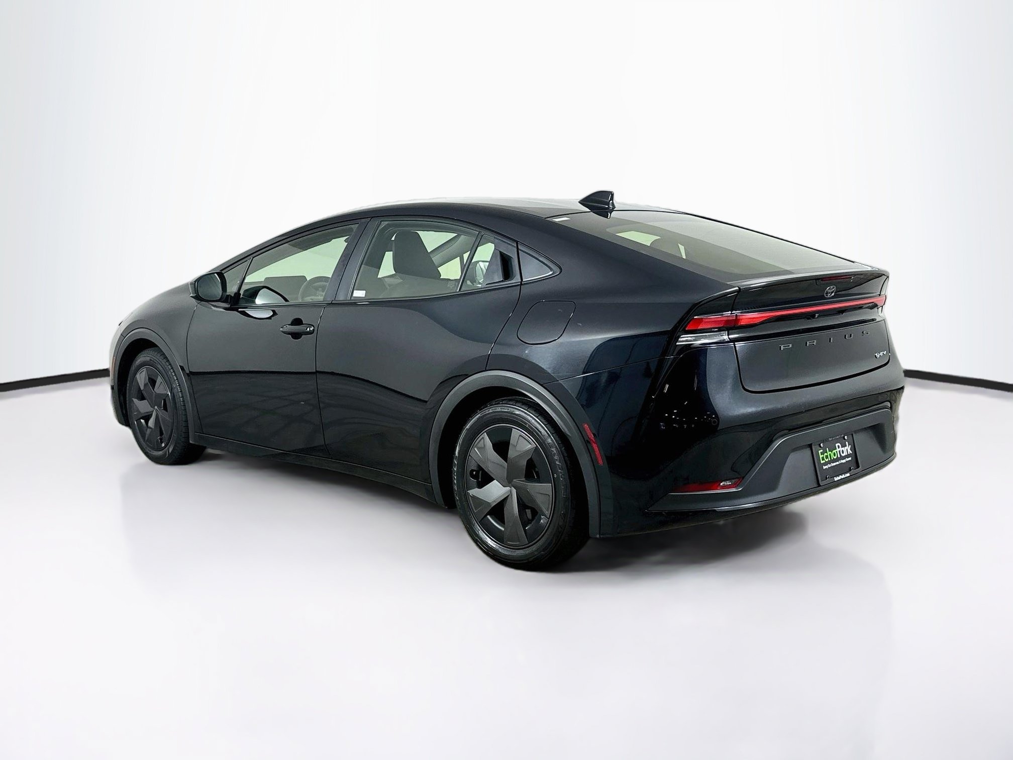 Used 2024 Toyota Prius LE FWD image 5