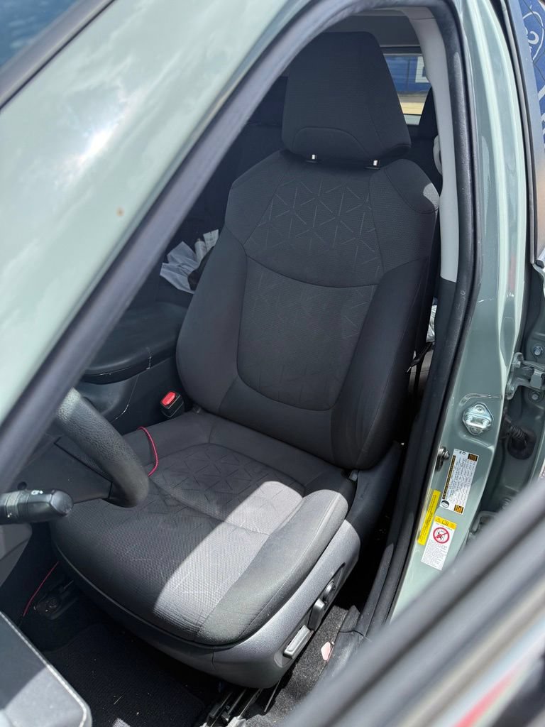 Used 2019 Toyota RAV4 XLE w/ Convenience Package FWD image 5