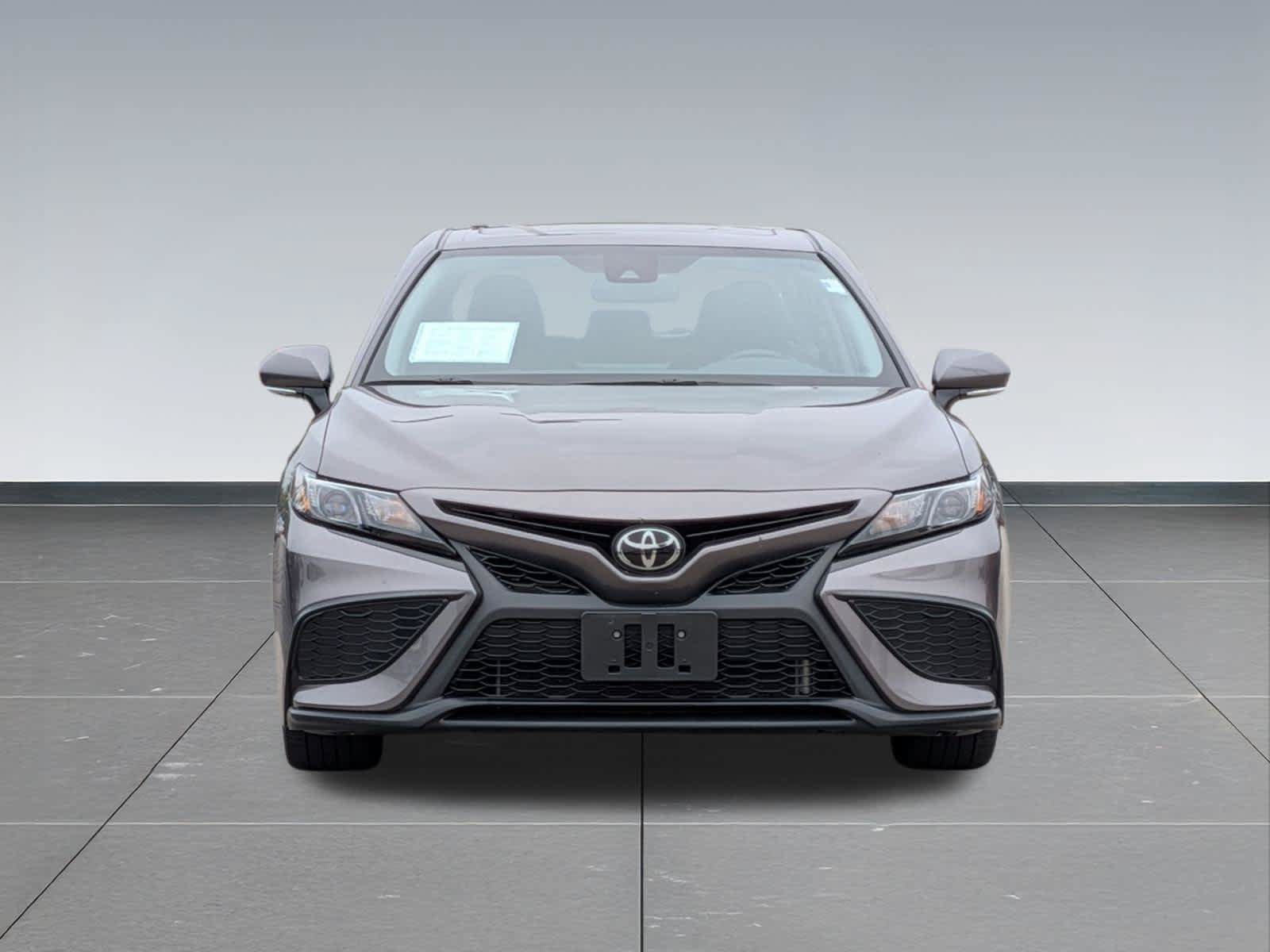 Used 2023 Toyota Camry SE w/ Cold Weather Package FWD image 9