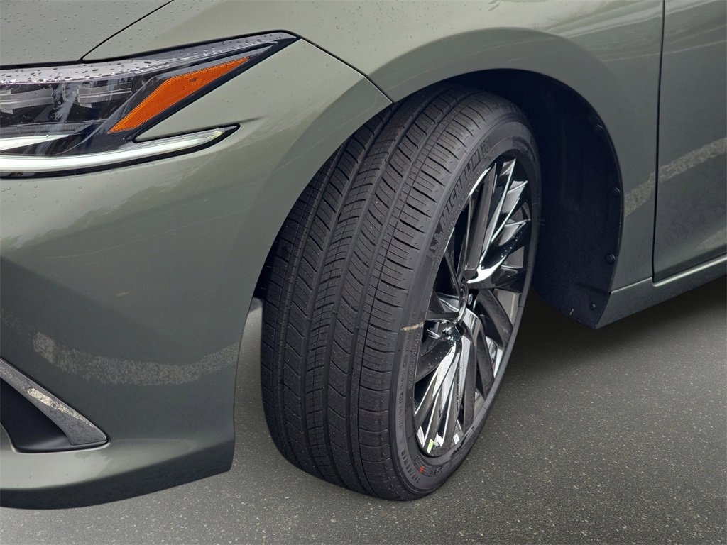 New 2025 Lexus ES 300h w/ Luxury Package image 33