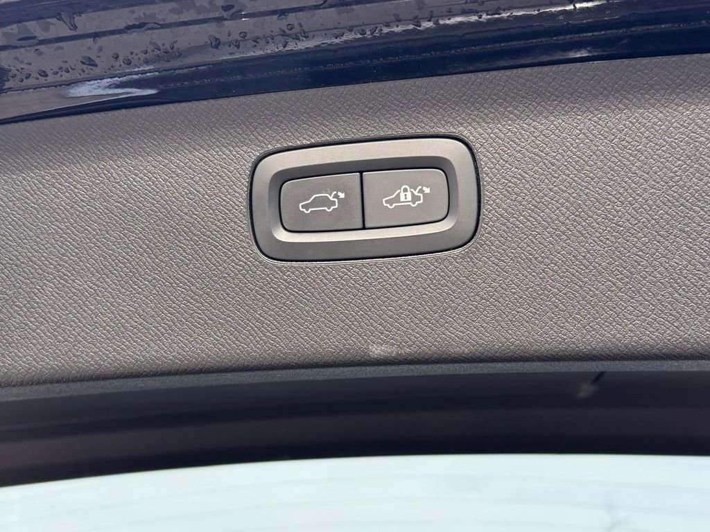 Certified 2025 Volvo XC90 B6 Plus w/ Protection Package image 6