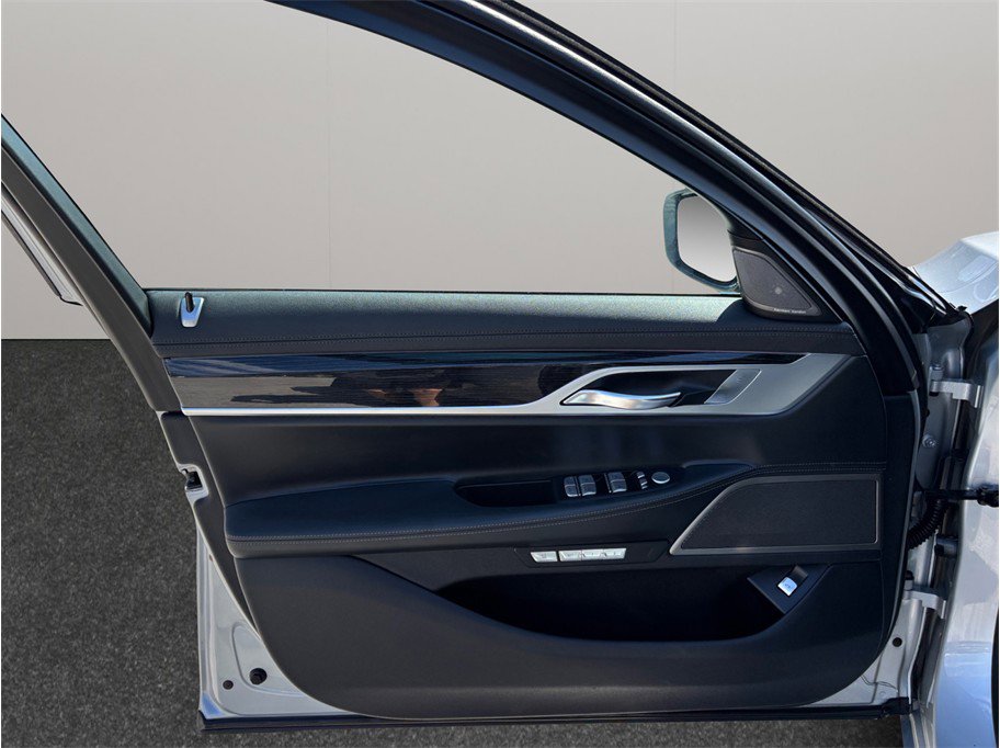 Used 2018 BMW 750i 750i Sedan 4D image 24