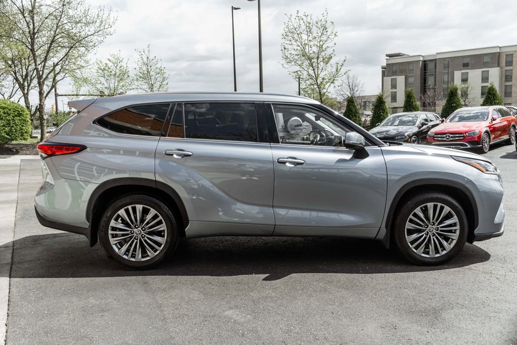 Used 2020 Toyota Highlander Platinum image 3