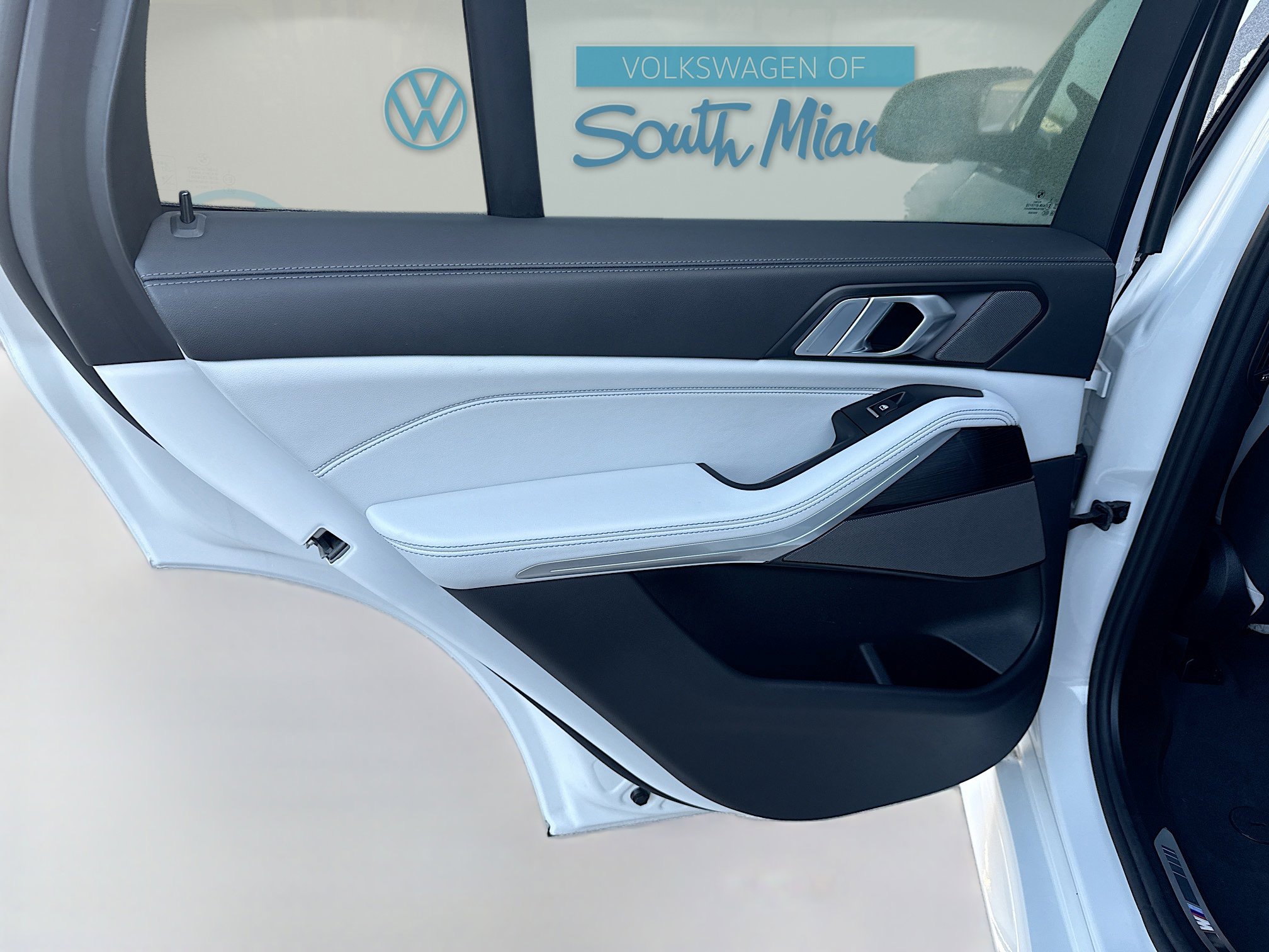 Used 2025 BMW X5 M60i w/ Climate Comfort Package image 27