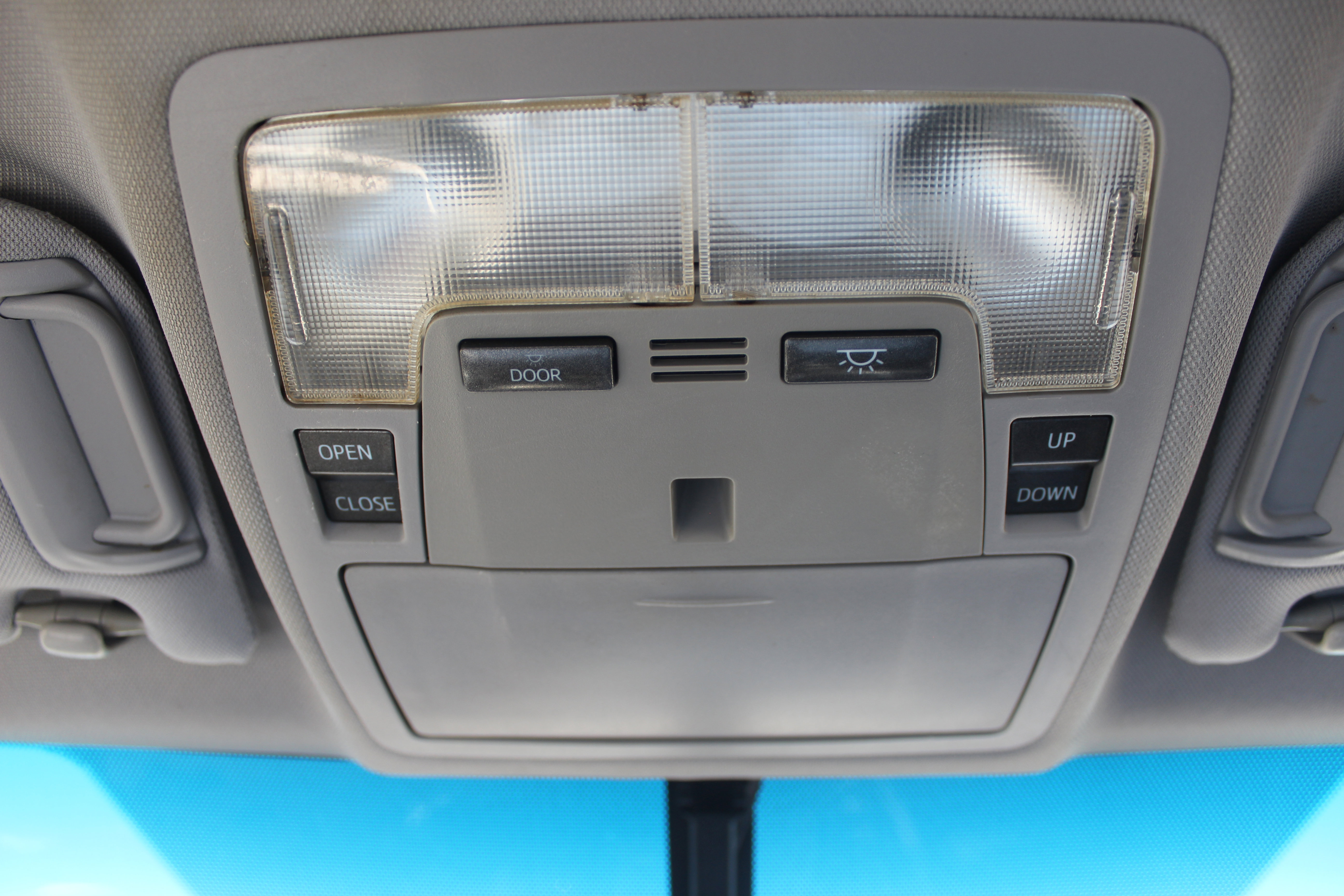 Used 2017 Toyota Camry SE w/ Moonroof Package image 39