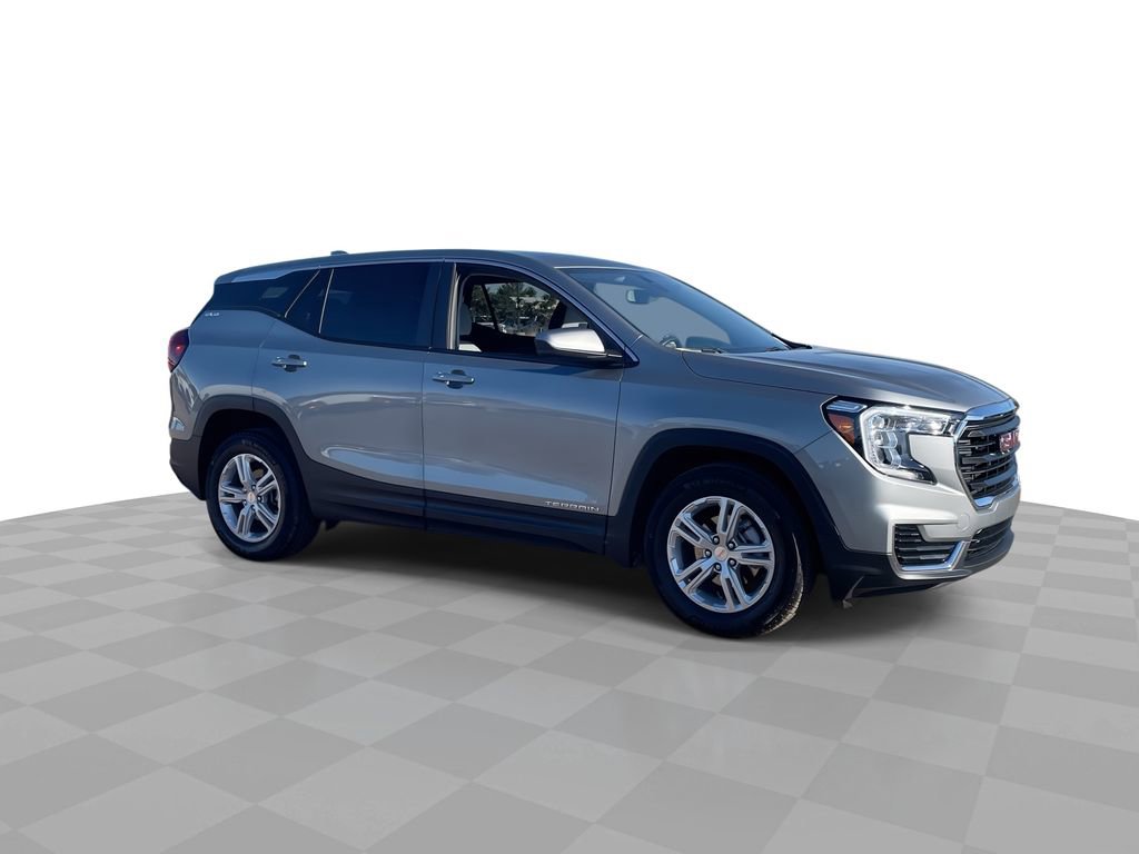 Used 2023 GMC Terrain SLE image 3