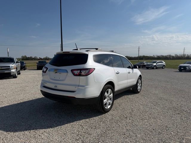 Used 2017 Chevrolet Traverse LT w/ Style and Technology Package FWD image 3