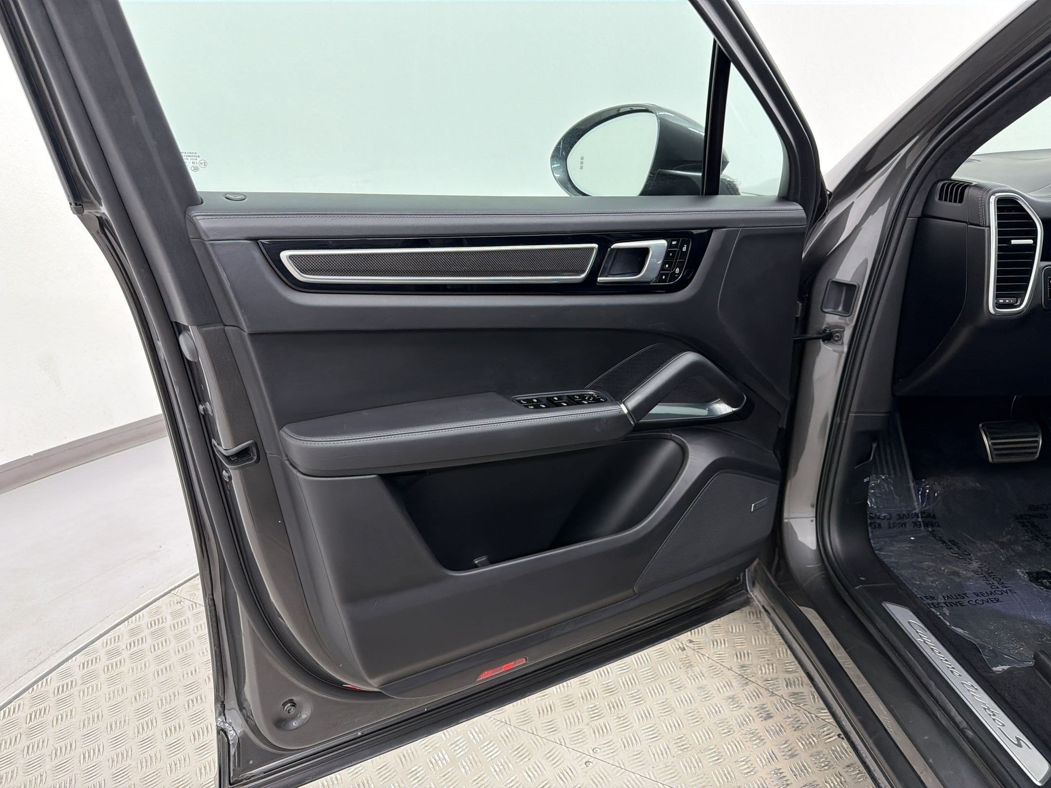 Used 2020 Porsche Cayenne Turbo S AWD/4WD image 26