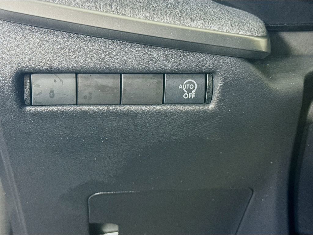 Certified 2025 Nissan Kicks SV image 18