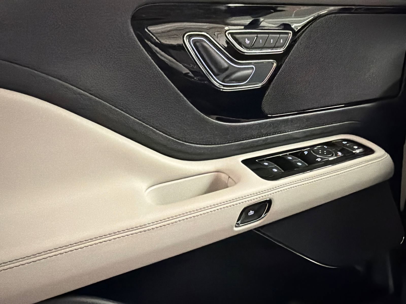 New 2026 Lincoln Aviator AWD image 36