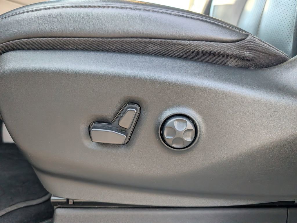 Used 2023 Chrysler Pacifica Touring-L FWD image 21