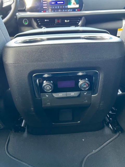 New 2025 Chevrolet Suburban Premier AWD/4WD image 28