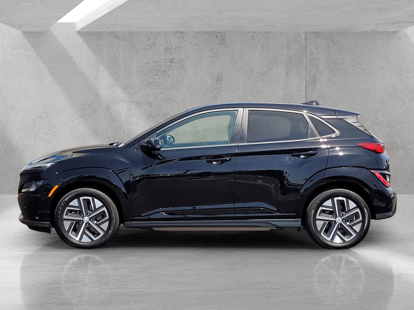 Used 2023 Hyundai Kona SEL FWD image 7