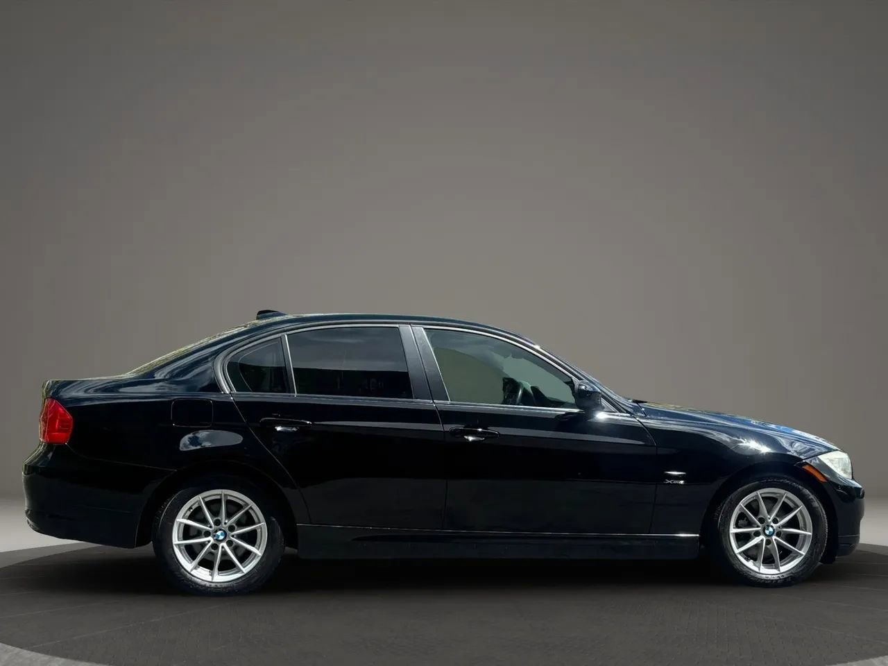 Used 2010 BMW 328i xDrive Sedan AWD/4WD image 3