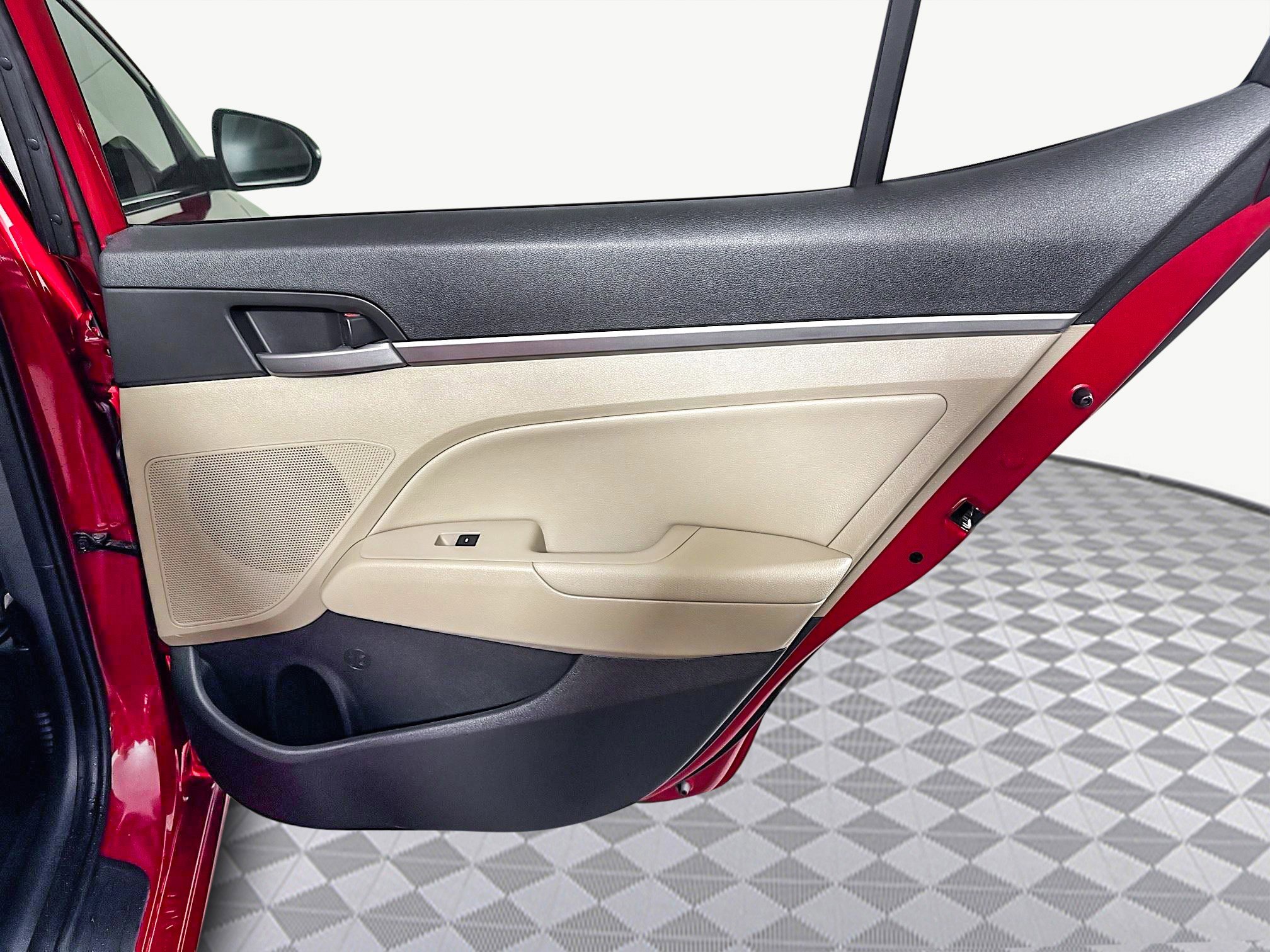 Used 2017 Hyundai Elantra Limited image 28