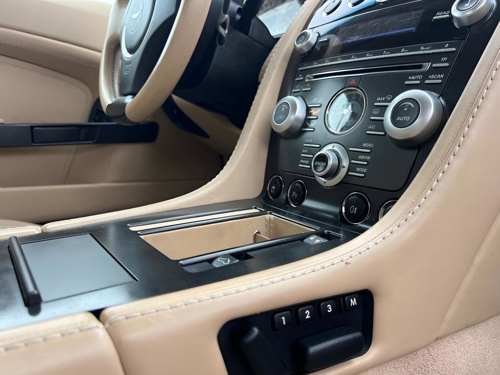 Used 2009 Aston Martin V8 Vantage Roadster RWD image 22