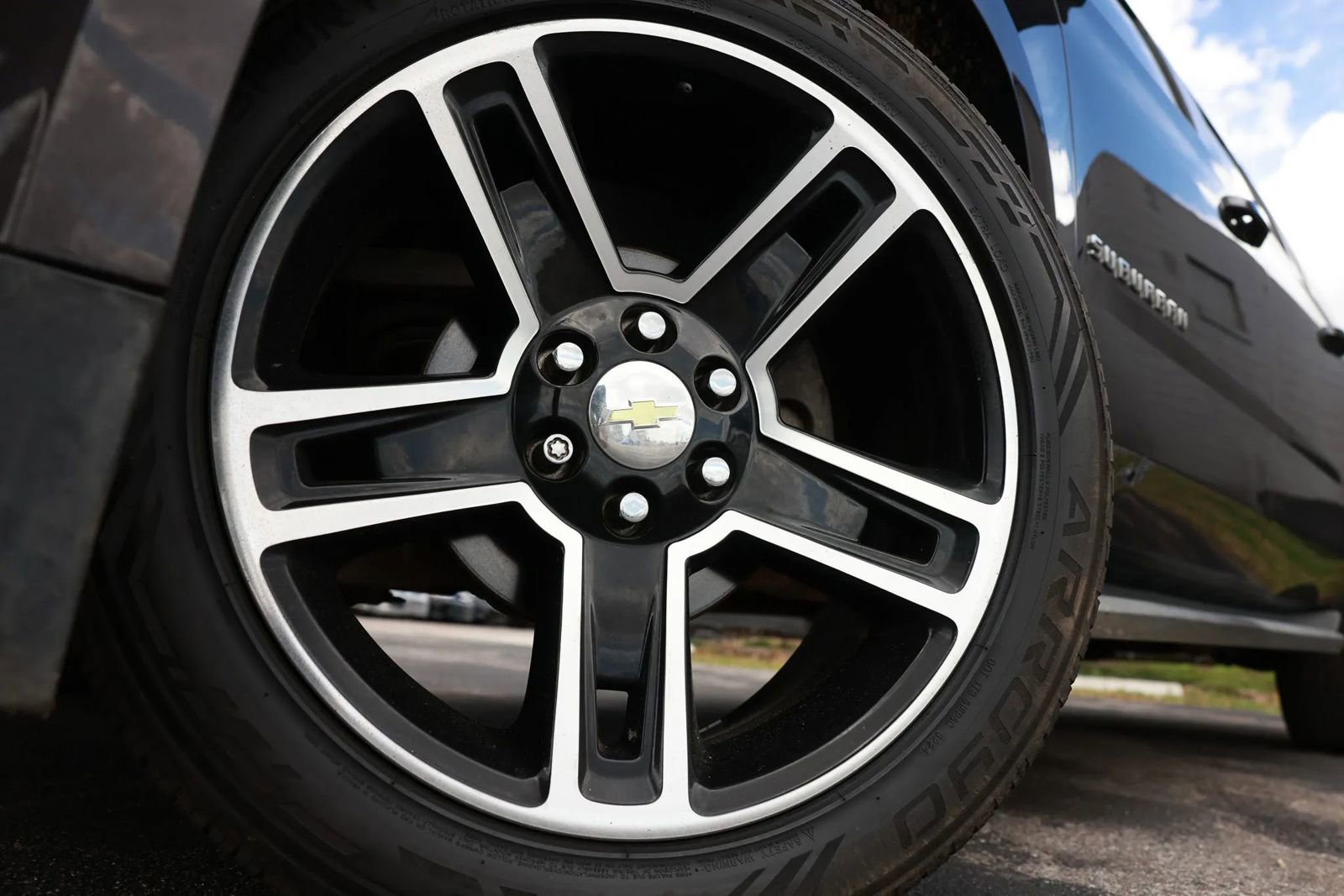 Used 2015 Chevrolet Suburban LS w/ Max Trailering Package image 31