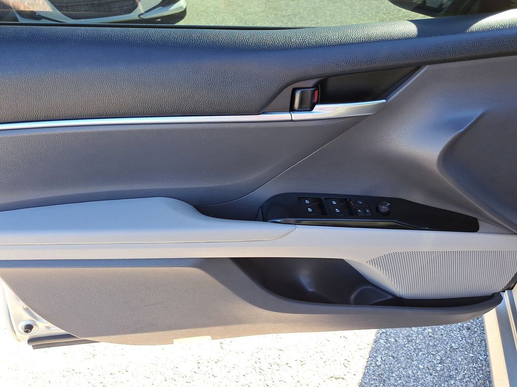 Used 2019 Toyota Camry LE w/ Phone Cable & Charge Package image 13