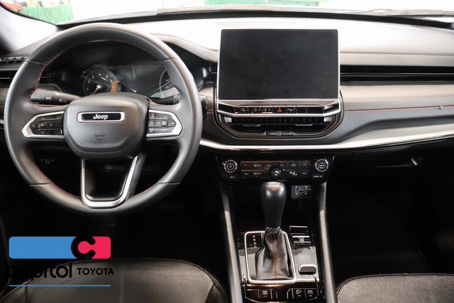 Used 2025 Jeep Compass Trailhawk AWD/4WD image 12