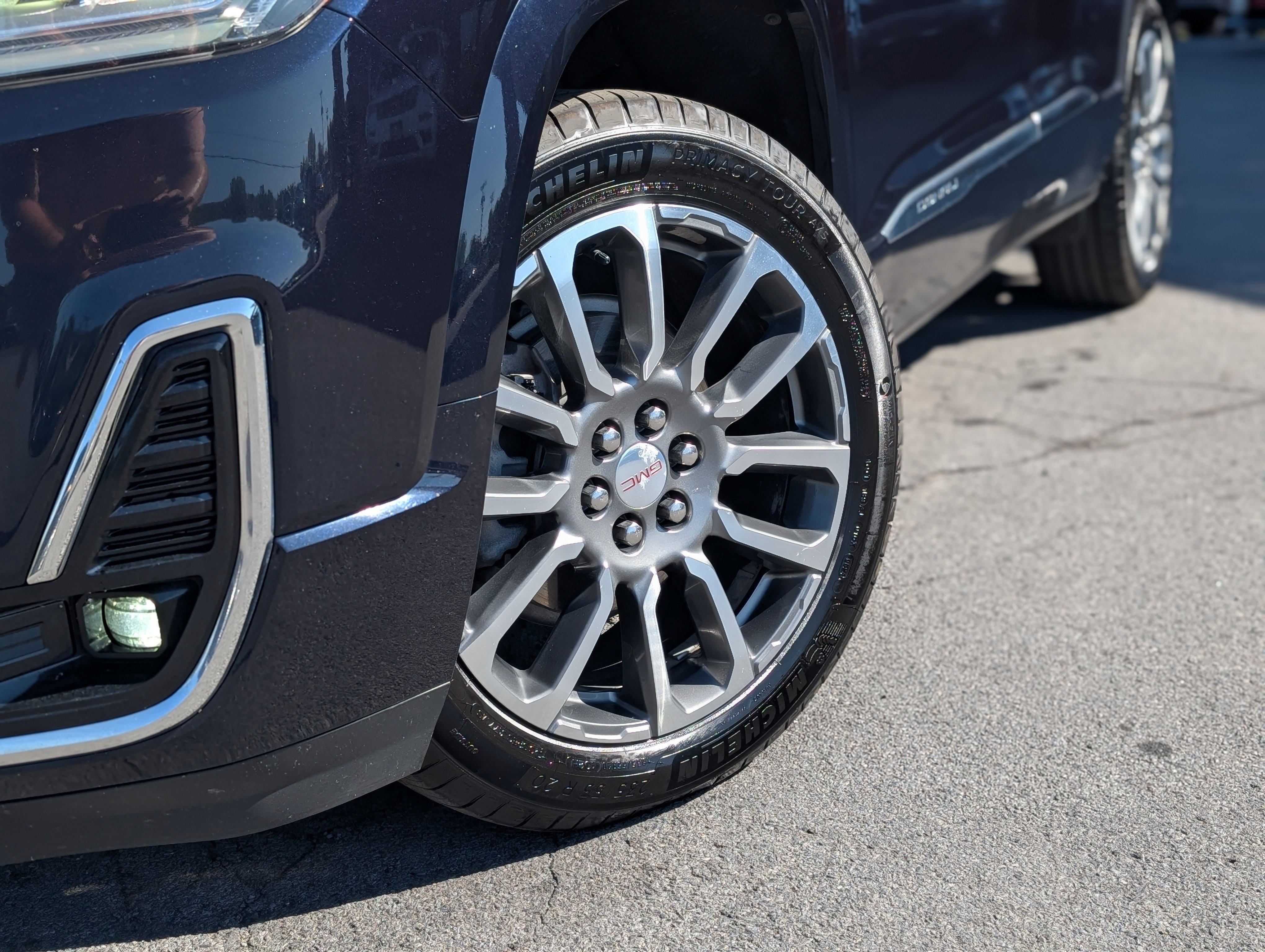 Used 2022 GMC Acadia Denali w/ Trailering Package image 8