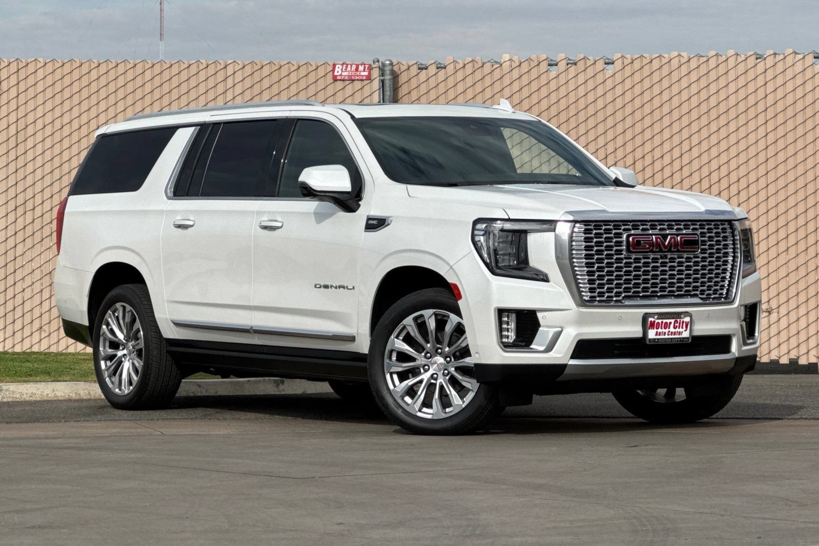 Certified 2024 GMC Yukon XL Denali w/ Advanced Technology Package AWD/4WD image 2