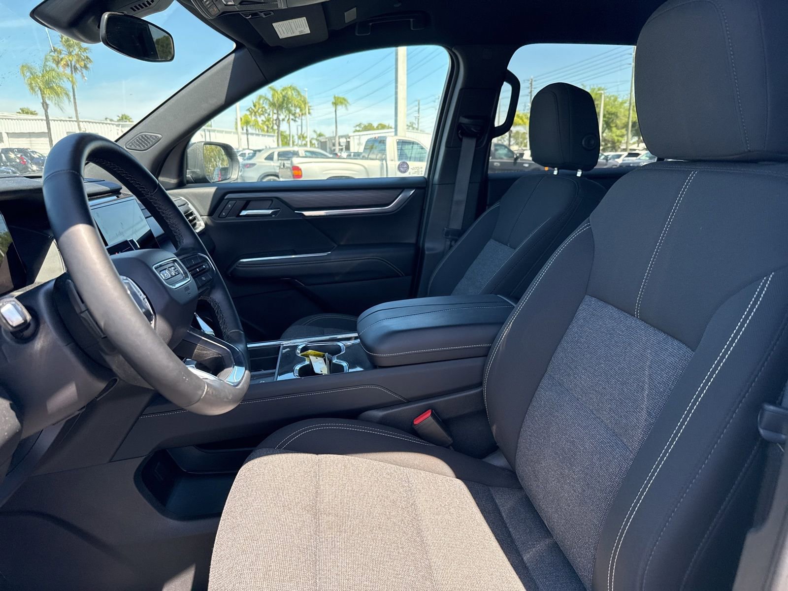 Used 2025 GMC Acadia Elevation image 11