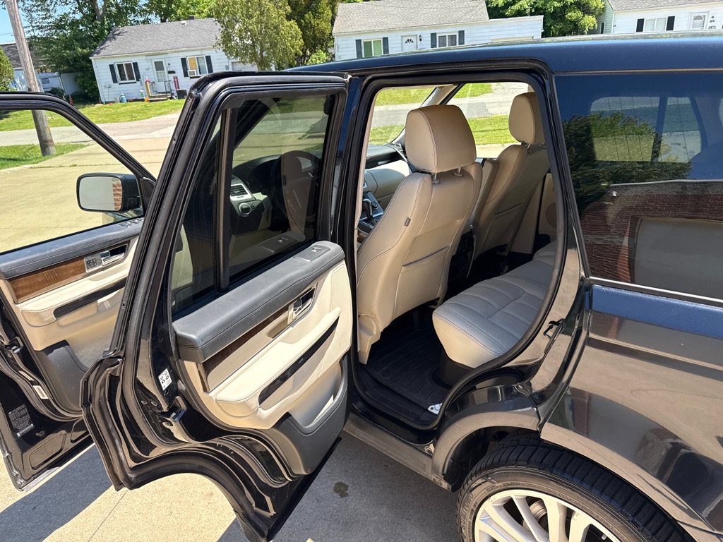 Used 2011 Land Rover Range Rover Sport HSE LUX AWD/4WD image 12