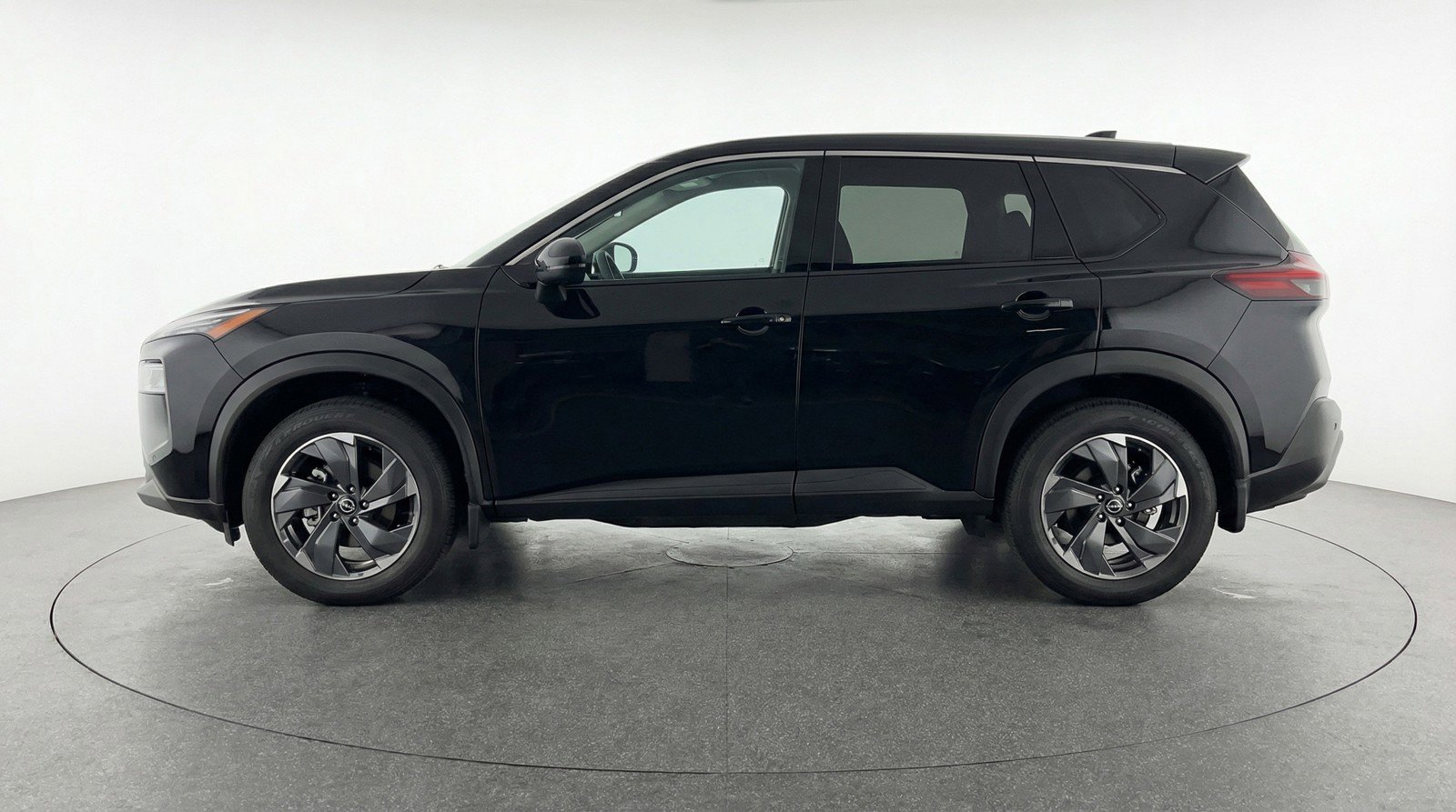Used 2025 Nissan Rogue SV FWD image 5