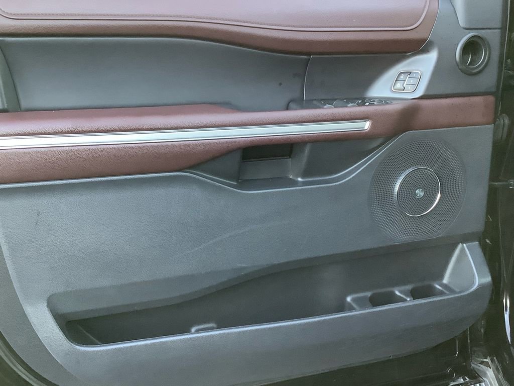 Used 2024 Ford Expedition Limited image 12