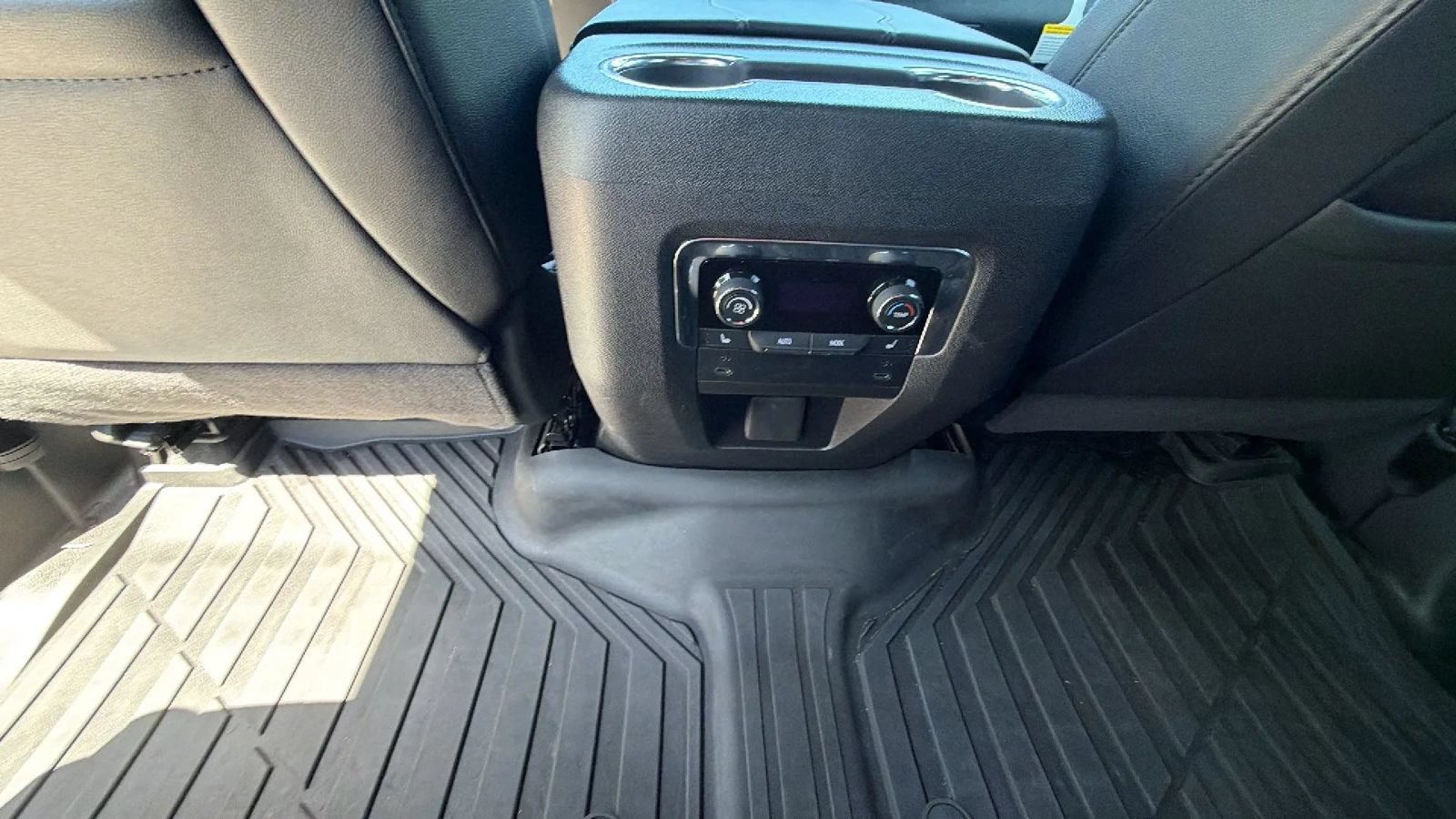 Used 2026 Chevrolet Suburban LT w/ Comfort Package RWD image 19