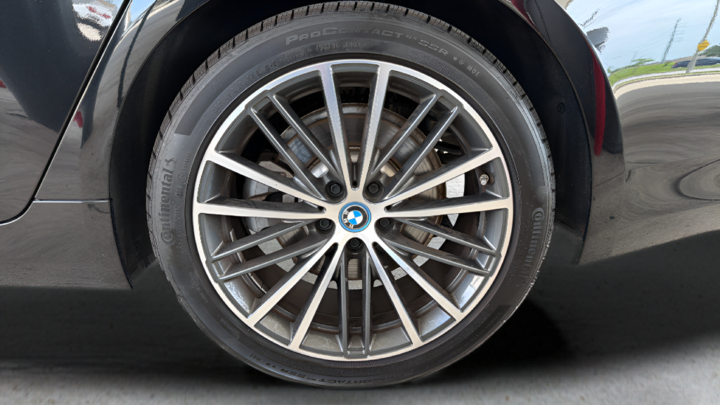 Used 2023 BMW 530e xDrive AWD/4WD image 27