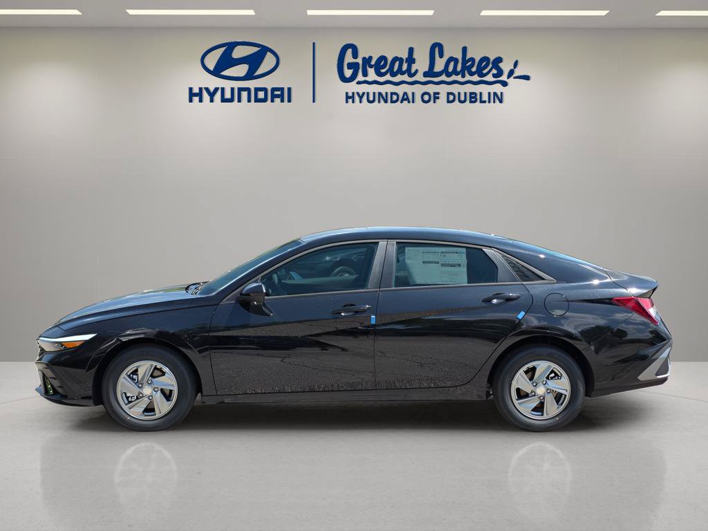 New 2026 Hyundai Elantra SE FWD image 2