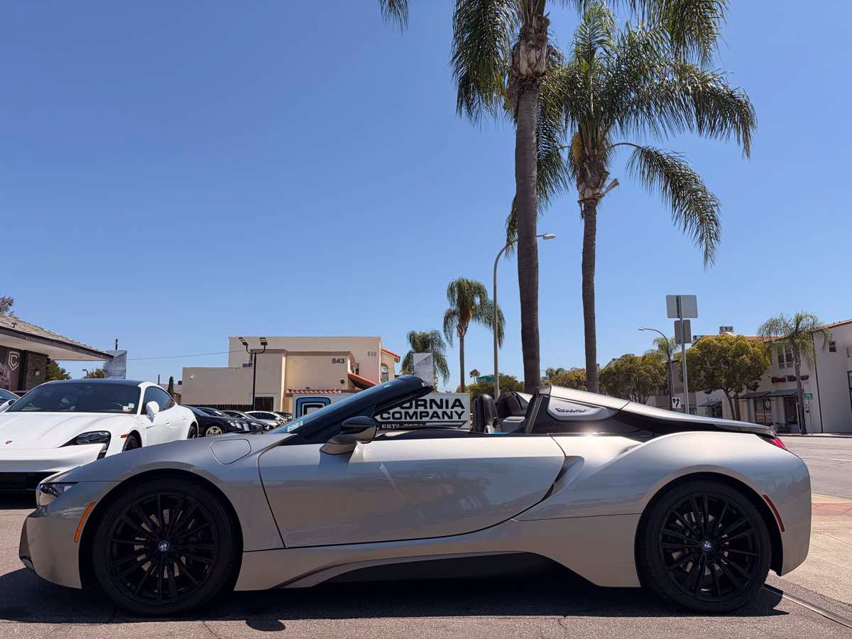 Used 2019 BMW i8 Roadster AWD/4WD image 2