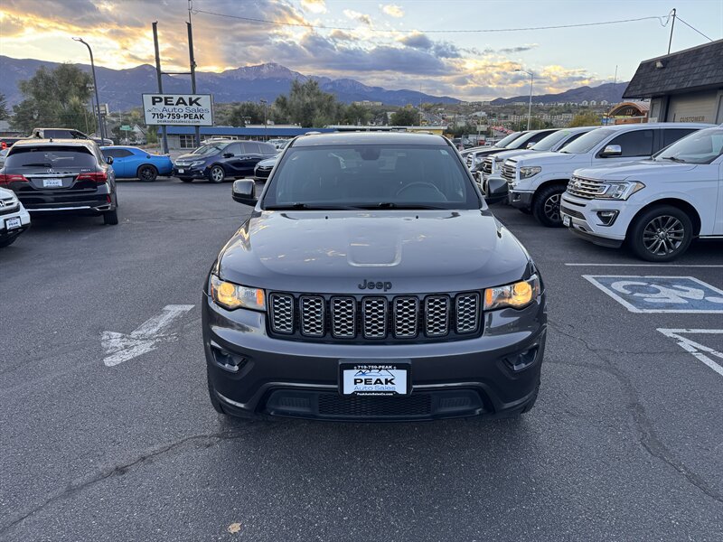 Used 2017 Jeep Grand Cherokee Altitude AWD/4WD image 2