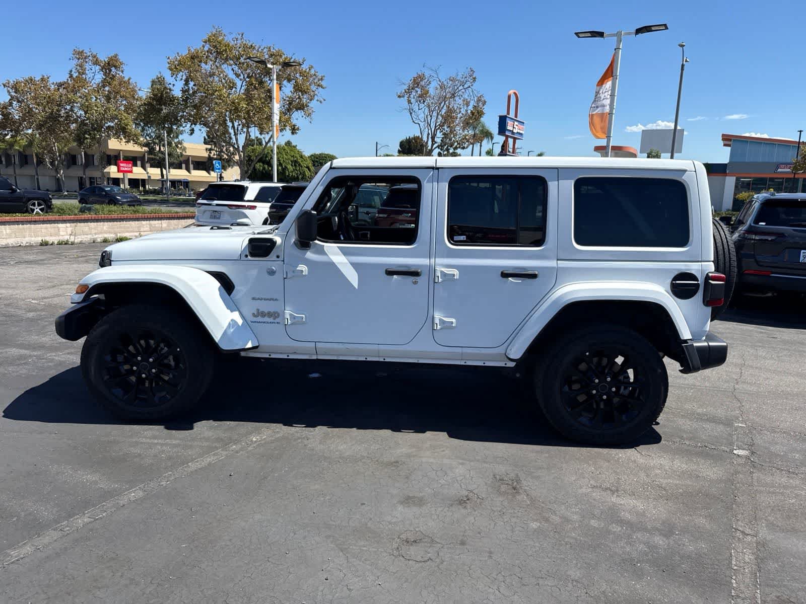 Used 2024 Jeep Wrangler Unlimited Sahara AWD/4WD image 26
