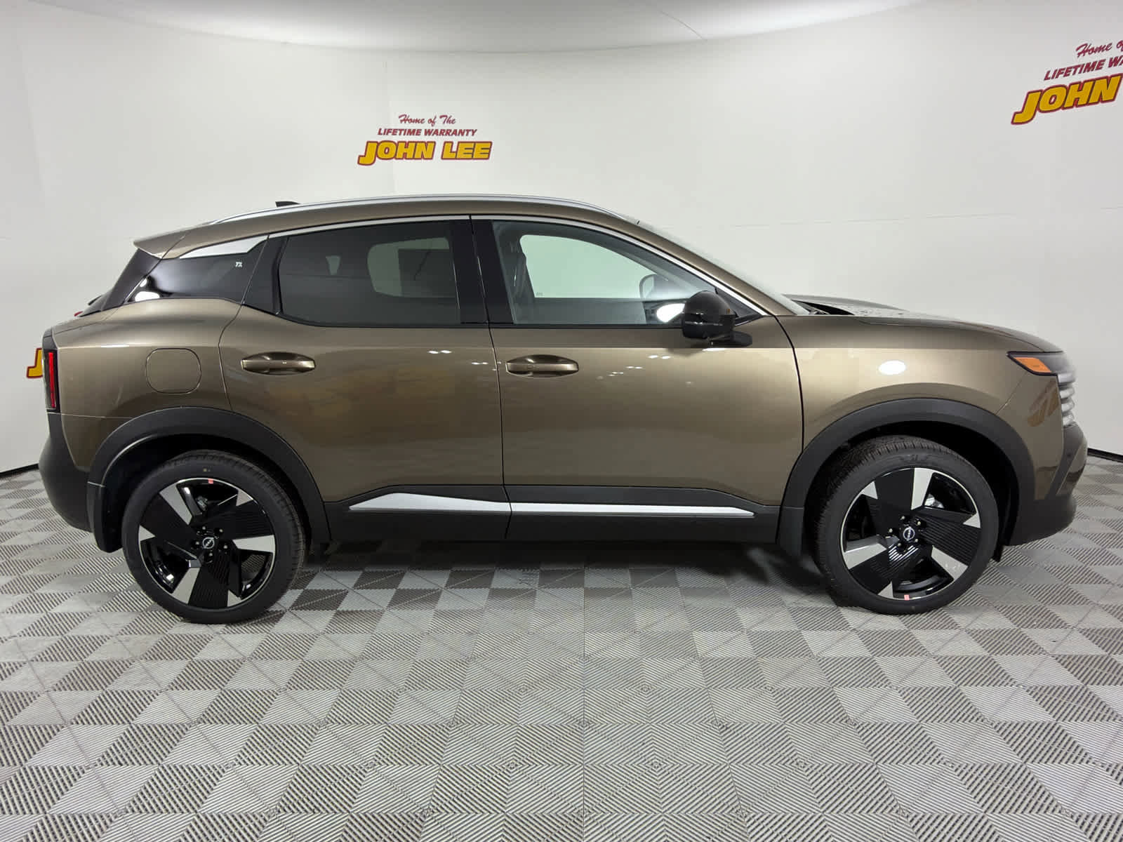 New 2026 Nissan Kicks SR w/ SR Premium Package image 8